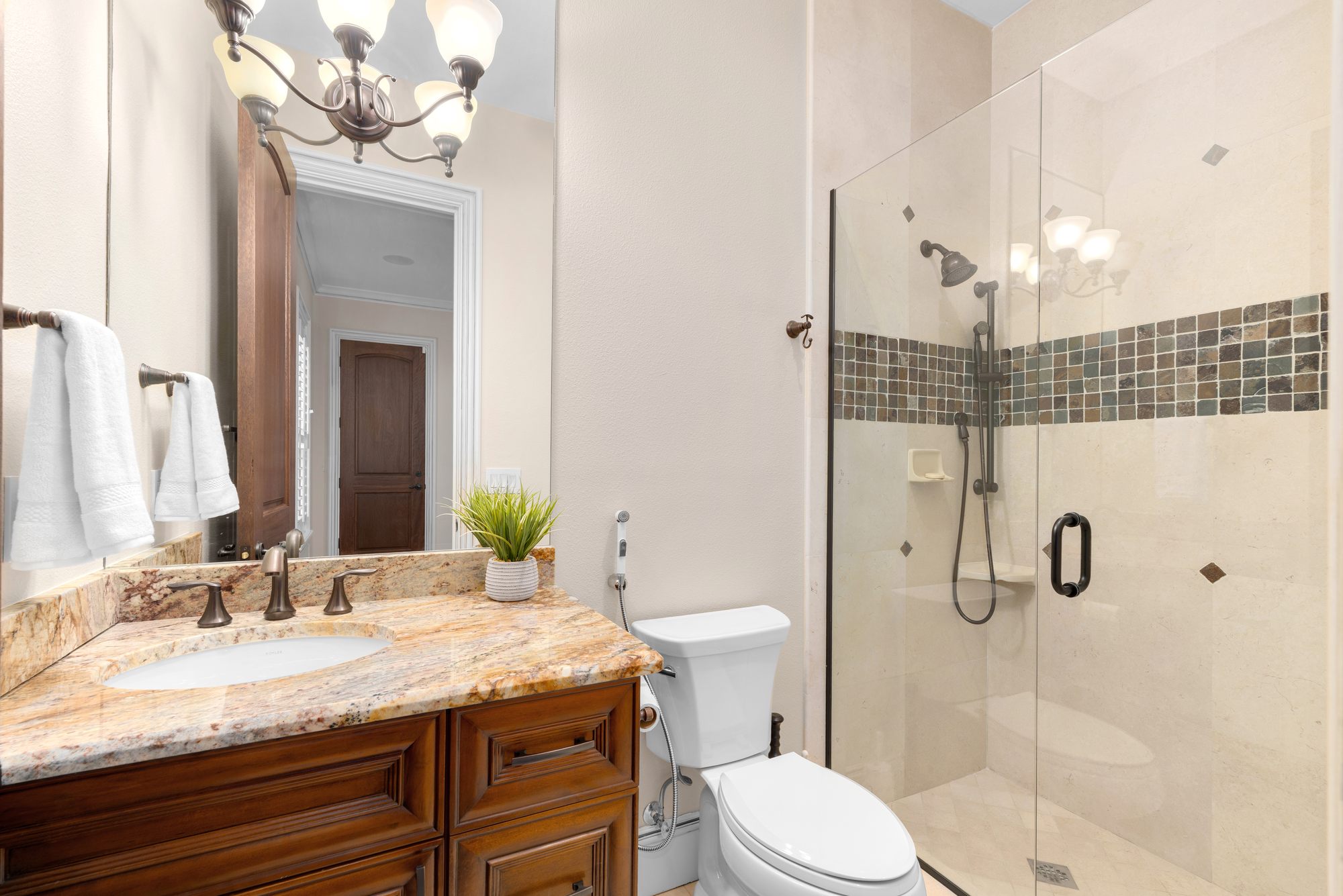 That bedroom's en suite bath